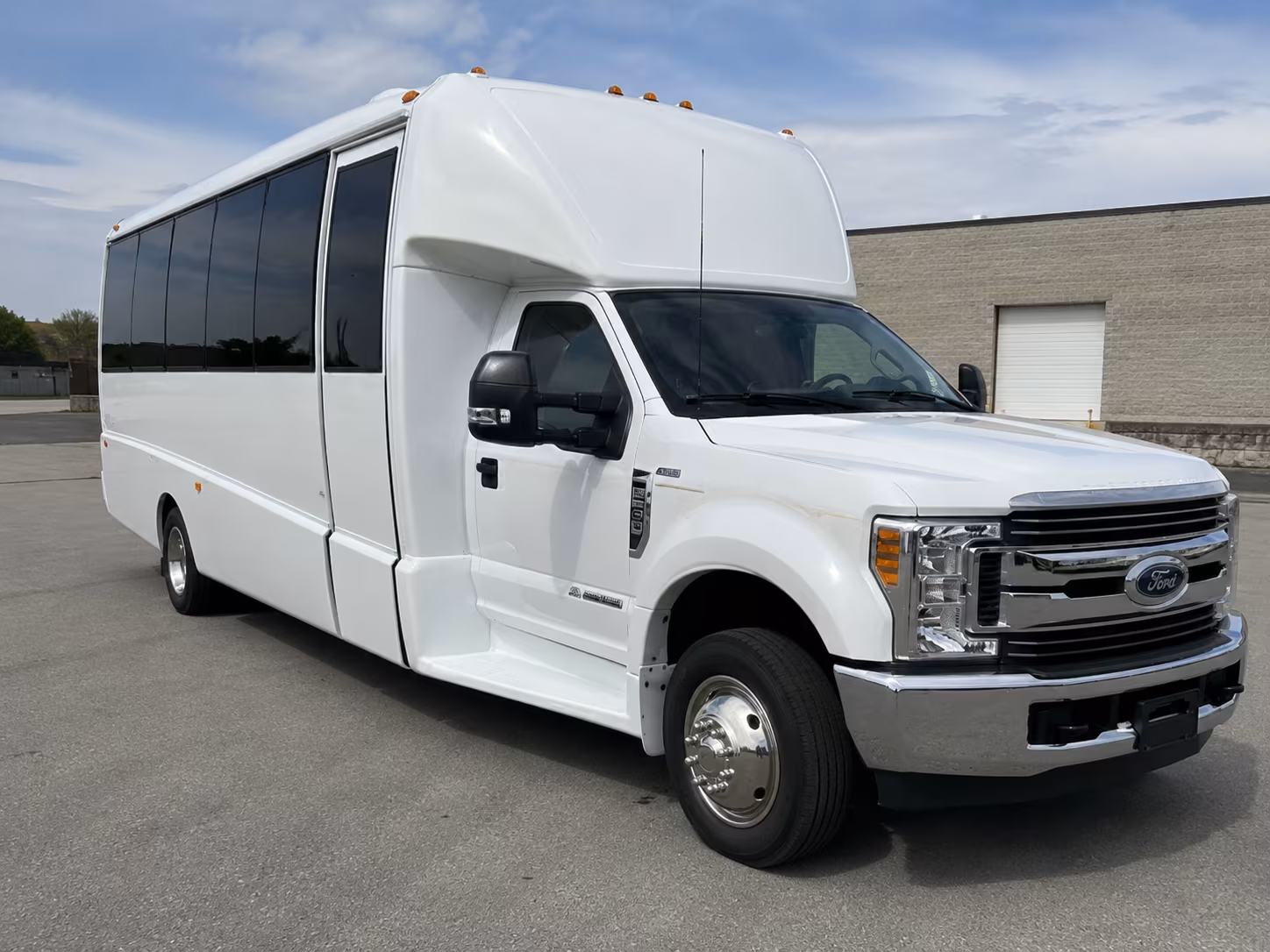 cedar park private shuttles for wedding pickups and drop offs in cedar park